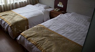 2-ух местная кровать в номере гостиницы Мария г. Хуньчунь