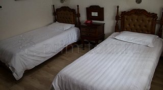 2-ух местная кровать в номере гостиницы Торговля в г. Хуньчунь